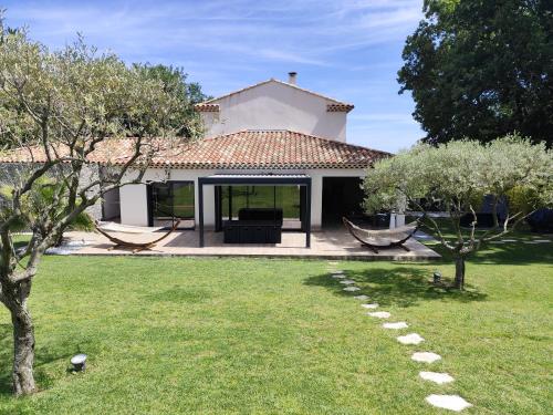 Chamarte villa piscine chauffées jardin clôturé Aix en Provence