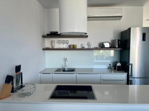 Dapur atau dapur kecil di Cape of Rodon Sunset Duplex