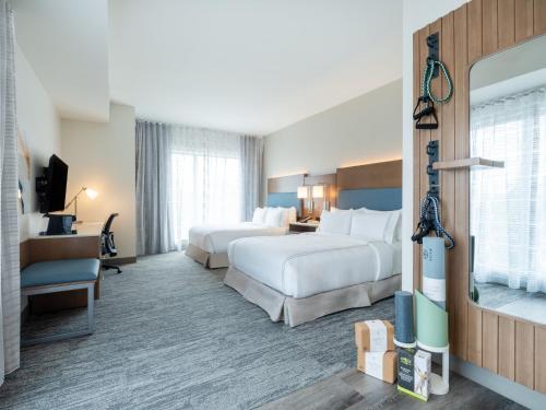 Katil atau katil-katil dalam bilik di EVEN Hotel Miami - Doral Area by IHG