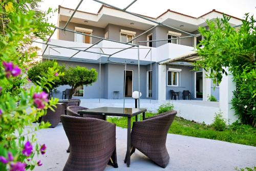 Φωτογραφία από το άλμπουμ του Karmik Concept Apartments στην Αφάντου