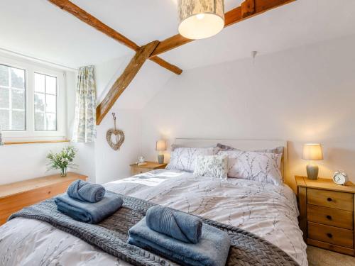 Postel nebo postele na pokoji v ubytování 2 Bed in Polyphant 85912