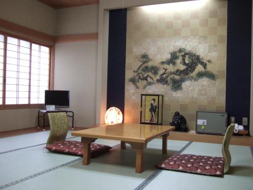新清館にあるテレビまたはエンターテインメントセンター