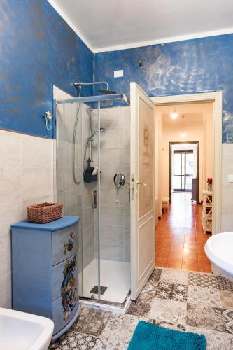 a bathroom with a shower and a sink at Casa degli zii in Assisi