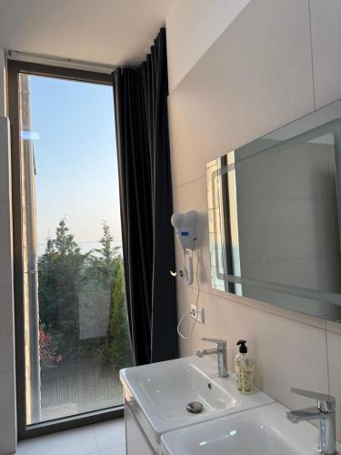 Ảnh trong thư viện ảnh của London Villa Olea Residence Drimades ở Himare