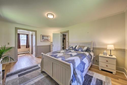 Colonial Home in Bucksport with River Views!にあるベッド
