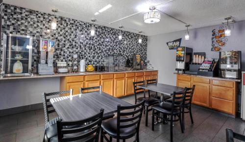 a dining room with a table and chairs in a restaurant at Travelodge by Wyndham Muskegon in Muskegon