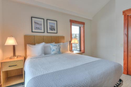 a bedroom with a large bed and a window at Wedgewood Lodge in Breckenridge