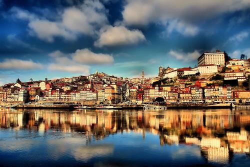 a view of a city from the water at Luz&Martins Alojamento in Paredes
