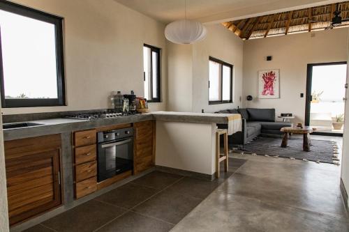 Penthouse Ocean view- 2Rooms & private poolにあるキッチンまたは簡易キッチン