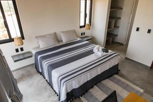 Penthouse Ocean view- 2Rooms & private poolにあるベッド