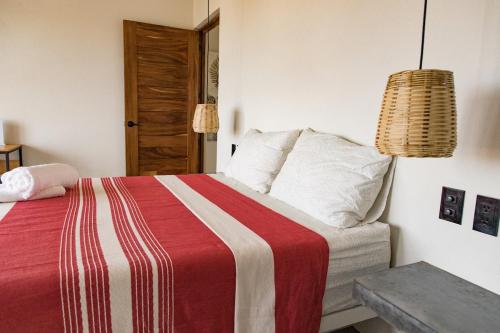Penthouse Ocean view- 2Rooms & private poolにあるベッド