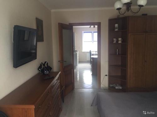 Apartments na Lermontova 4A tesisinde bir televizyon ve/veya eğlence merkezi