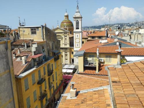 Studio Vieux Nice dernier étage