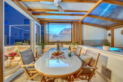 Zen Escape -All Season Comfort by Znjan Beach