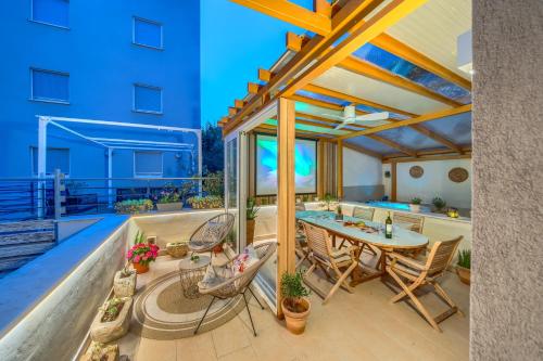 Zen Escape -All Season Comfort by Znjan Beach