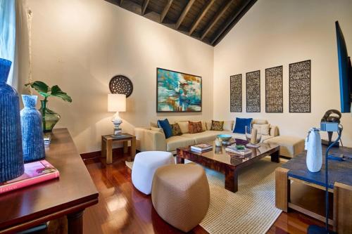 a living room with a couch and a table at Casa Adri in La Romana
