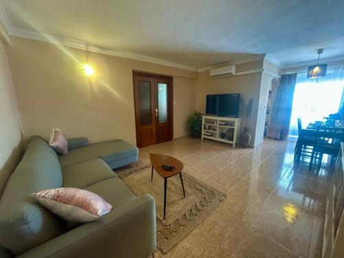 Cozy 2 Bedroom Apartment in Torremolinos Centre