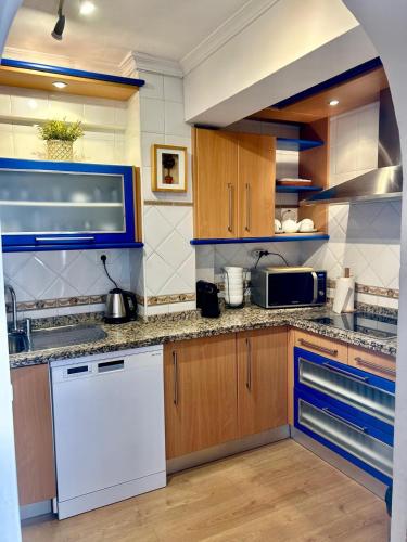 Cozy 2 Bedroom Apartment in Torremolinos Centre