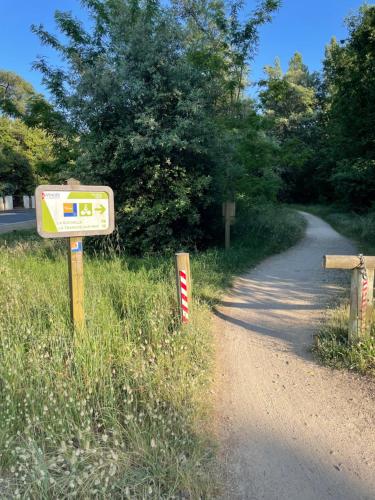 a street sign on the side of a road at L'étoile des pins in Longeville-sur-Mer