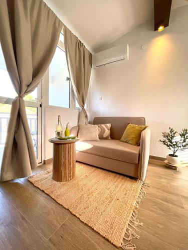 Choco's Seaside Studio Apartment