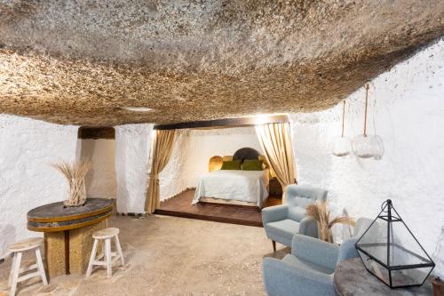 a bedroom with a bed and a table and chairs at La cueva del marinero in El Socorro