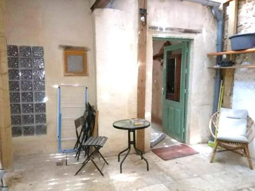 Joli T2 provençal plain-pied CV cour