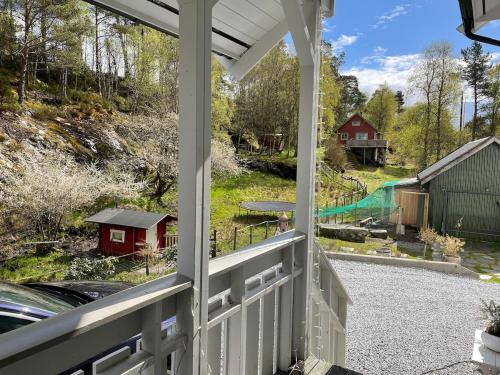 Zahrada ubytování Summer villa with heated pool 50 min from Bergen