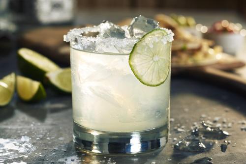 Bebidas en Courtyard Ewing Princeton