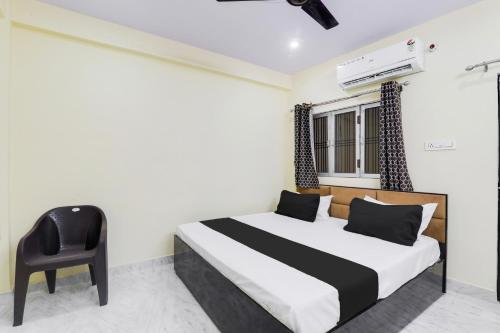 Postel nebo postele na pokoji v ubytování Hotel O Ramam