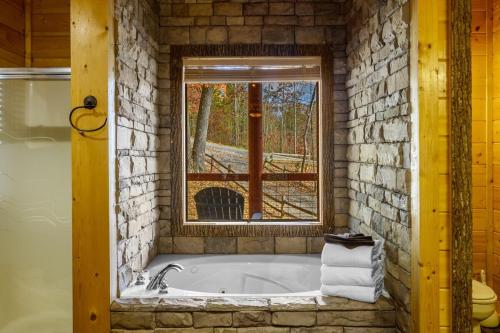 Ένα μπάνιο στο Splashing Treehouse! Private pool-Hot tub!