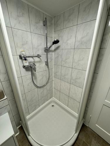 a shower in a bathroom with a shower at Bijou N 2 Lungern in Lungern