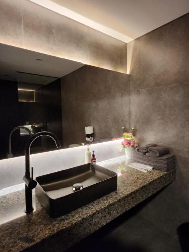 a bathroom with a black sink and a mirror at Glocaloca gwanghwamun in Seoul