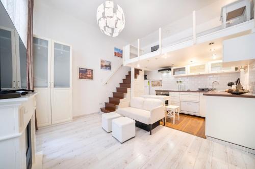 Buda Boutique Mezzanine - Historic Hideaway with AC