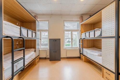 Postel nebo postele na pokoji v ubytování Drunken Monkey Hostel