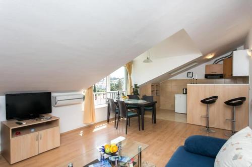 Apartment Lala - Two Bedroom Apartment with Sea View