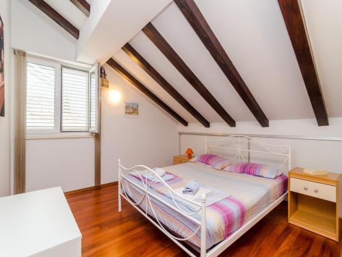 Apartment Villa Mikica - Four Bedroom Duplex Apartment with Terrace and Partial Sea View