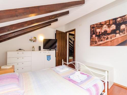 Apartment Villa Mikica - Four Bedroom Duplex Apartment with Terrace and Partial Sea View