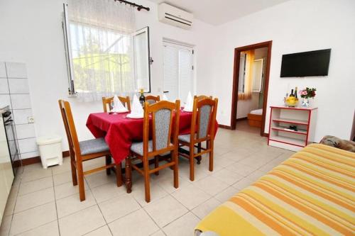 Apartments Neven - Two Bedroom Apartment with Terrace and Partial Sea View A1