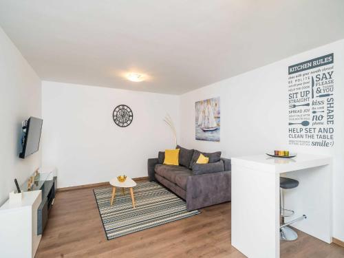 Apartments Marnic Blue Chill-One Bedroom Apartment B