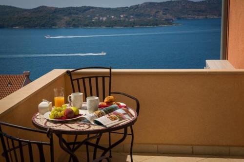 Apartments Nina - Two-Bedroom Apartment with Balcony and Sea View Ora ac