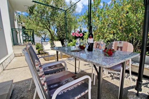 Apartments Neven - Studio Apartment with Terrace and Partial Sea View A3