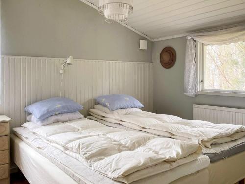 Ένα ή περισσότερα κρεβάτια σε δωμάτιο στο 4 star holiday home in NORRTÄLJE