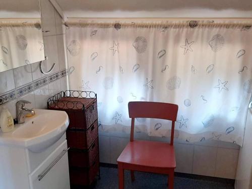 Kuchyň nebo kuchyňský kout v ubytování 6 person holiday home in Lyngdal