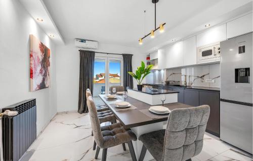 Gorgeous Apartment In Vodice With Wifi