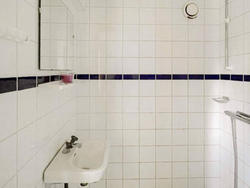 Ένα μπάνιο στο Barn Retreat in the Heart of Gotland