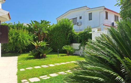 Κήπος έξω από το Lovely Home In Leporano Ta With Wifi