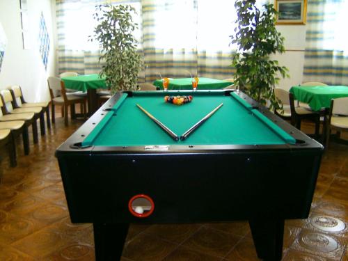 a pool table in a room with a pool table at Hotel Florida in Alghero