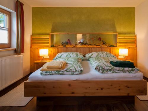 En eller flere senge i et værelse på Sonnenalm Mountain Lodge
