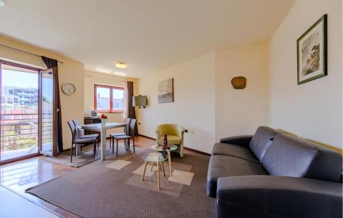 1 Bedroom Stunning Apartment In Pula