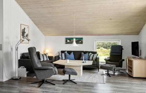 Χώρος καθιστικού στο Beautiful Home In Vestervig With Sauna